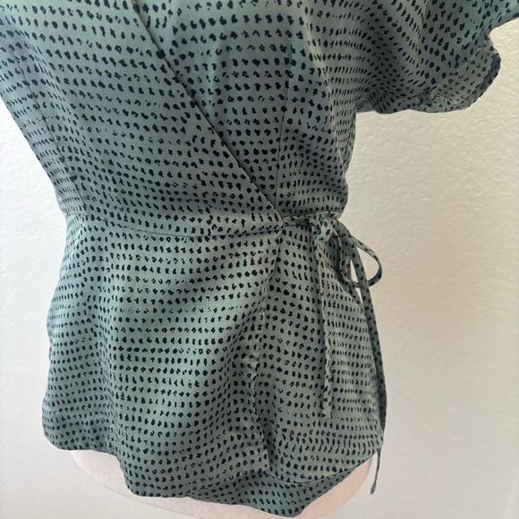 & Other Stories green printed wrap blouse Size 4 - Picture 2 of 5